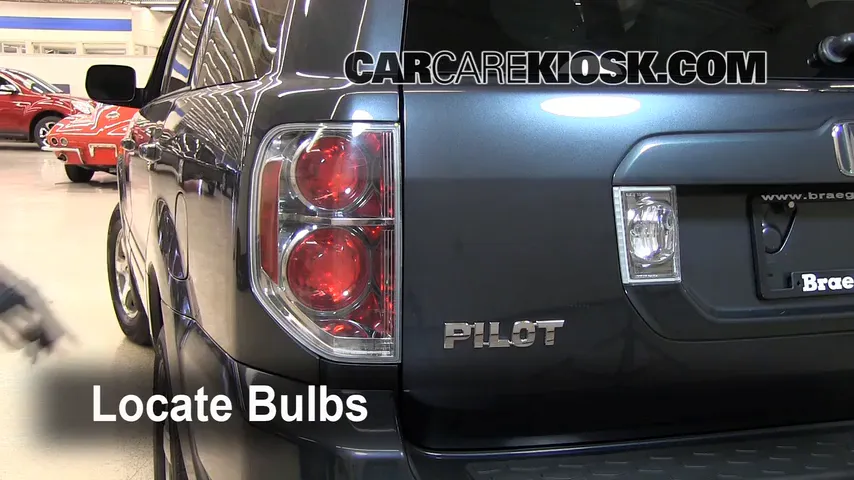2006 Honda Pilot EX 3.5L V6 Lights Tail Light (replace bulb)